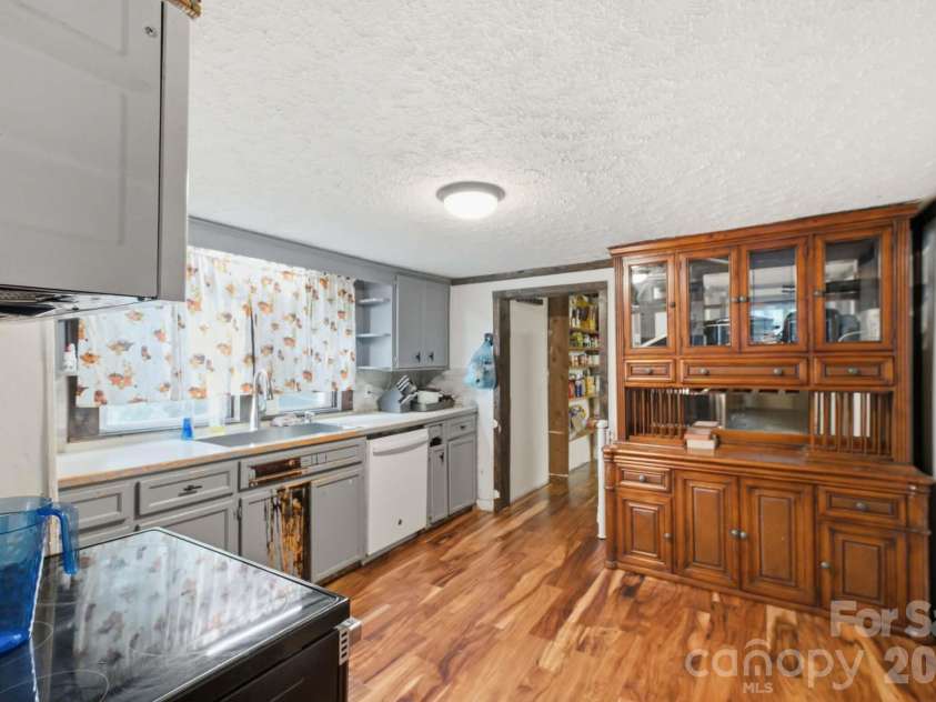 1219 Peak Place, Lenoir, NC 28645.  MLS# CAR4423462, YatesRealty ID 50728. 