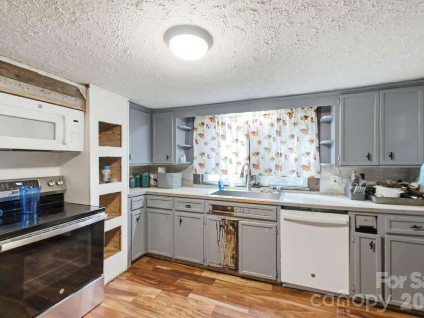 1219 Peak Place, Lenoir, NC 28645.  MLS# CAR4423462, YatesRealty ID 50728. 