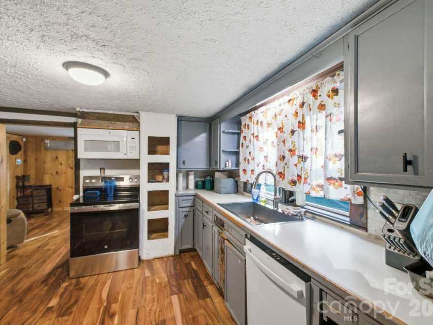 1219 Peak Place, Lenoir, NC 28645.  MLS# CAR4423462, YatesRealty ID 50728. 