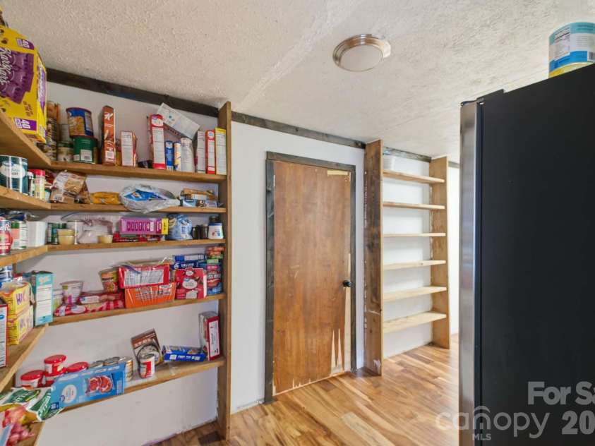 1219 Peak Place, Lenoir, NC 28645.  MLS# CAR4423462, YatesRealty ID 50728. 
