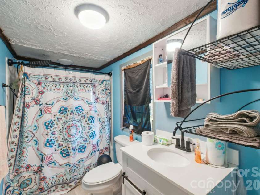 1219 Peak Place, Lenoir, NC 28645.  MLS# CAR4423462, YatesRealty ID 50728. 