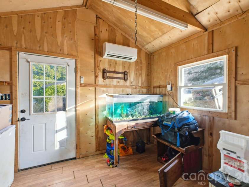 1219 Peak Place, Lenoir, NC 28645.  MLS# CAR4423462, YatesRealty ID 50728. 