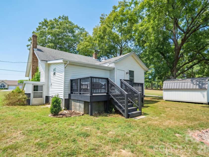 28032 Pole Running Road, Mount Pleasant, NC 28124.  MLS# CAR4421745, YatesRealty ID 50729. 