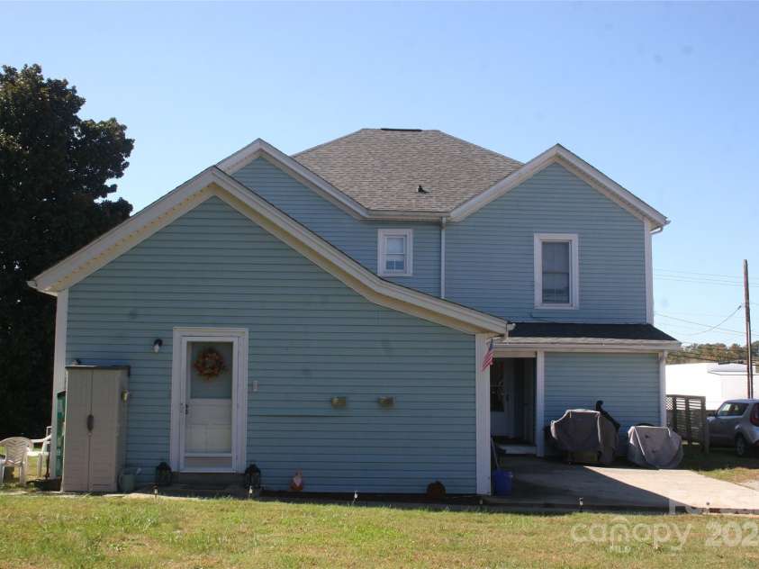 316 Government Street, Lincolnton, NC 28092.  MLS# CAR4194691, YatesRealty ID 5073. 