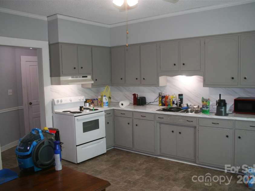 316 Government Street, Lincolnton, NC 28092.  MLS# CAR4194691, YatesRealty ID 5073. Apt B