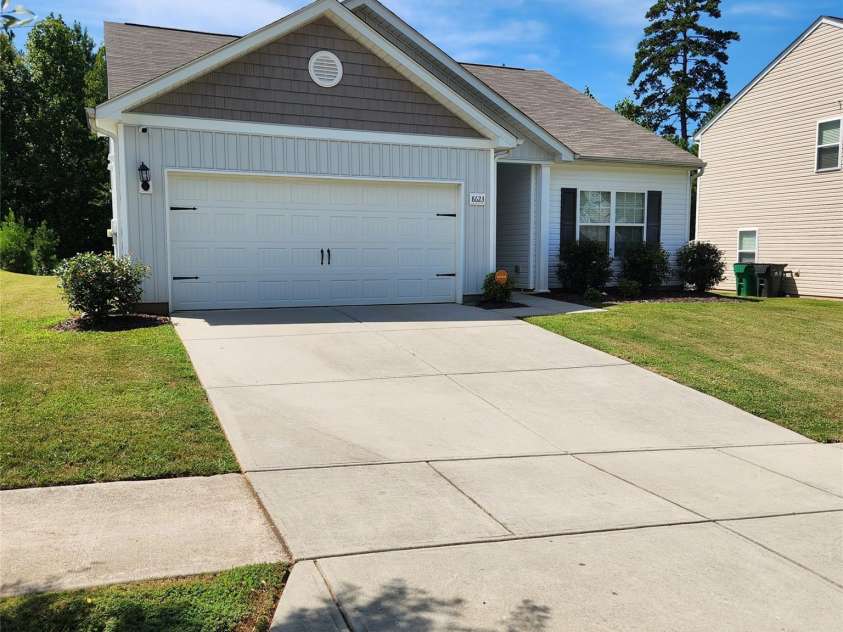 8623 Ballard Hills Court, Charlotte, NC 28215.  MLS# CAR4424301, YatesRealty ID 50730. 
