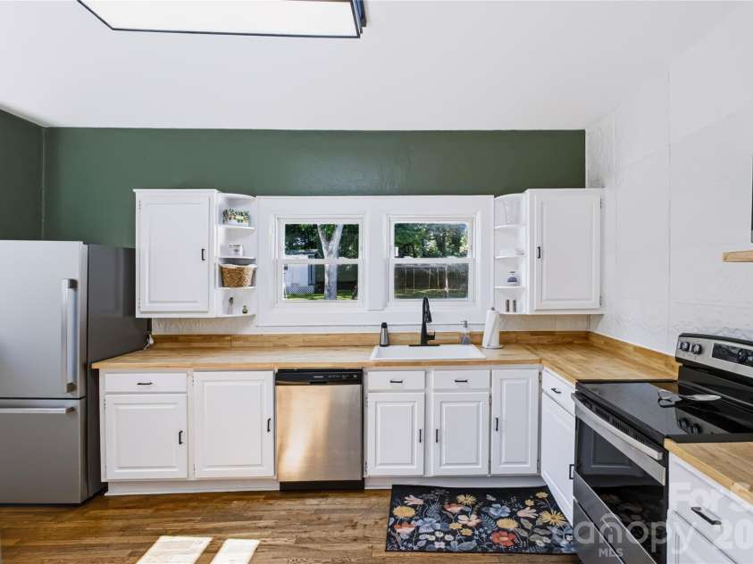 308 Union Street, Maiden, NC 28650.  MLS# CAR4423675, YatesRealty ID 50733. 