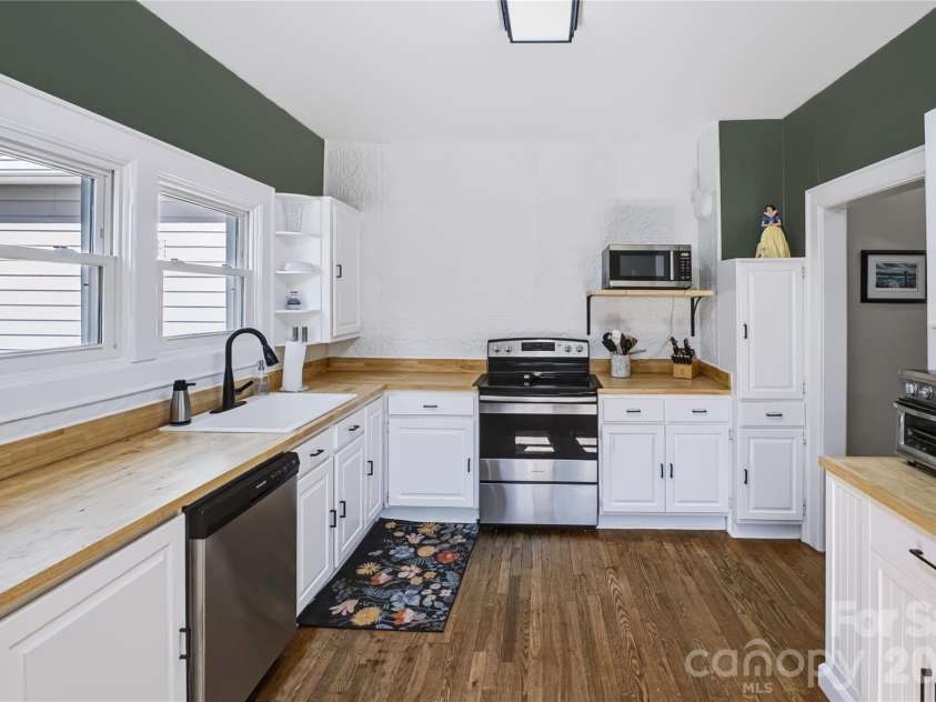 308 Union Street, Maiden, NC 28650.  MLS# CAR4423675, YatesRealty ID 50733. 
