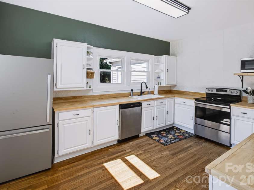 308 Union Street, Maiden, NC 28650.  MLS# CAR4423675, YatesRealty ID 50733. 