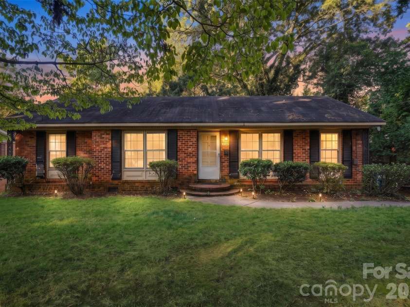 1518 Keeling Place, Charlotte, NC 28210.  MLS# CAR4422796, YatesRealty ID 50734. 