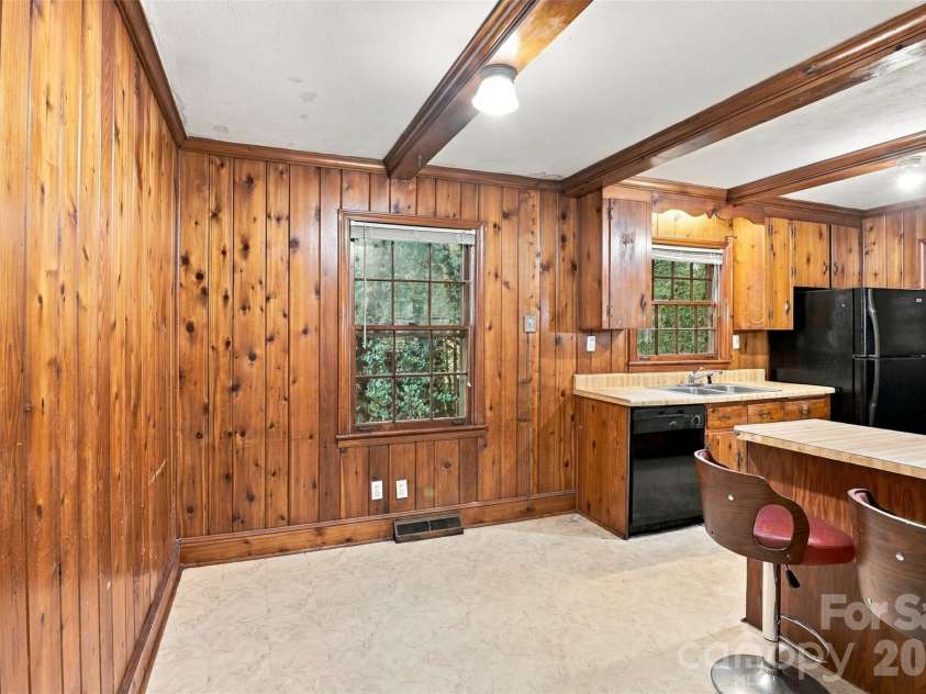 1518 Keeling Place, Charlotte, NC 28210.  MLS# CAR4422796, YatesRealty ID 50734. 