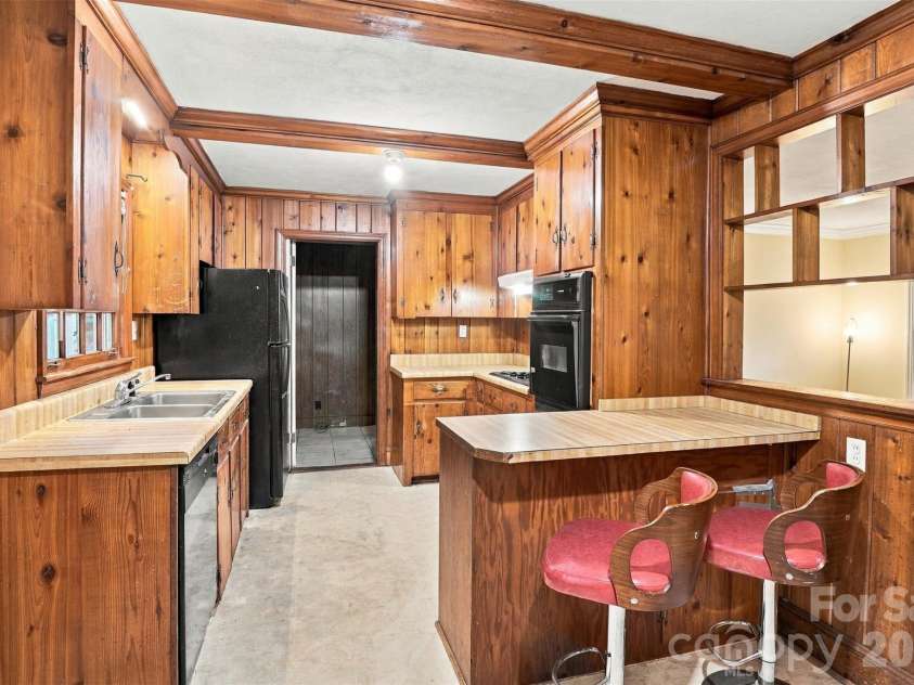 1518 Keeling Place, Charlotte, NC 28210.  MLS# CAR4422796, YatesRealty ID 50734. 