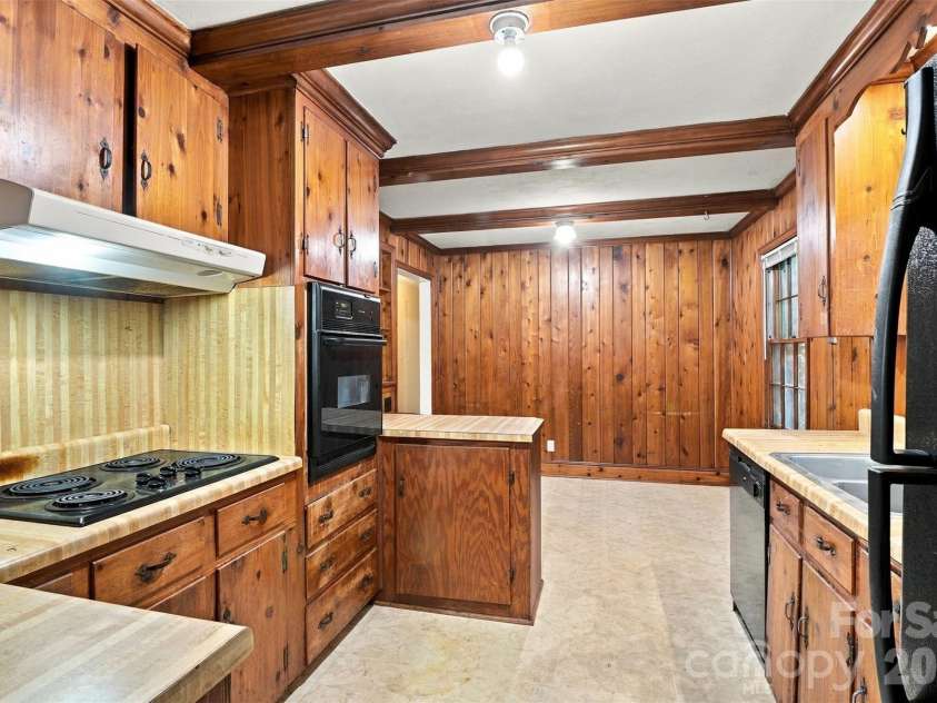 1518 Keeling Place, Charlotte, NC 28210.  MLS# CAR4422796, YatesRealty ID 50734. 