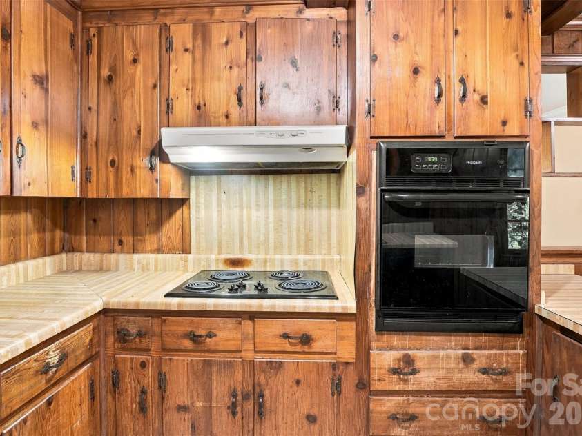 1518 Keeling Place, Charlotte, NC 28210.  MLS# CAR4422796, YatesRealty ID 50734. 