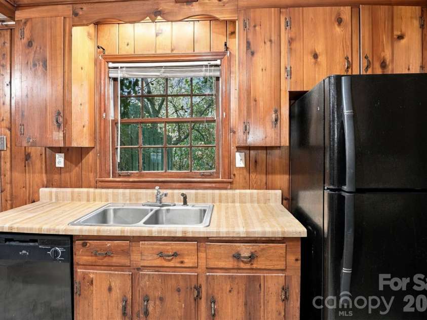 1518 Keeling Place, Charlotte, NC 28210.  MLS# CAR4422796, YatesRealty ID 50734. 