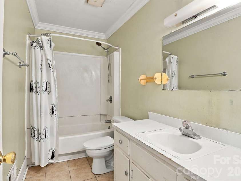 1518 Keeling Place, Charlotte, NC 28210.  MLS# CAR4422796, YatesRealty ID 50734. 