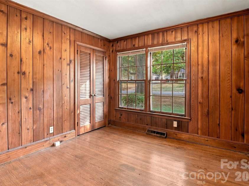 1518 Keeling Place, Charlotte, NC 28210.  MLS# CAR4422796, YatesRealty ID 50734. 