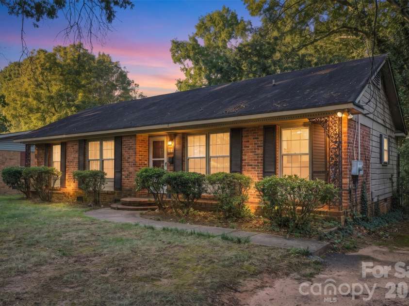 1518 Keeling Place, Charlotte, NC 28210.  MLS# CAR4422796, YatesRealty ID 50734. 