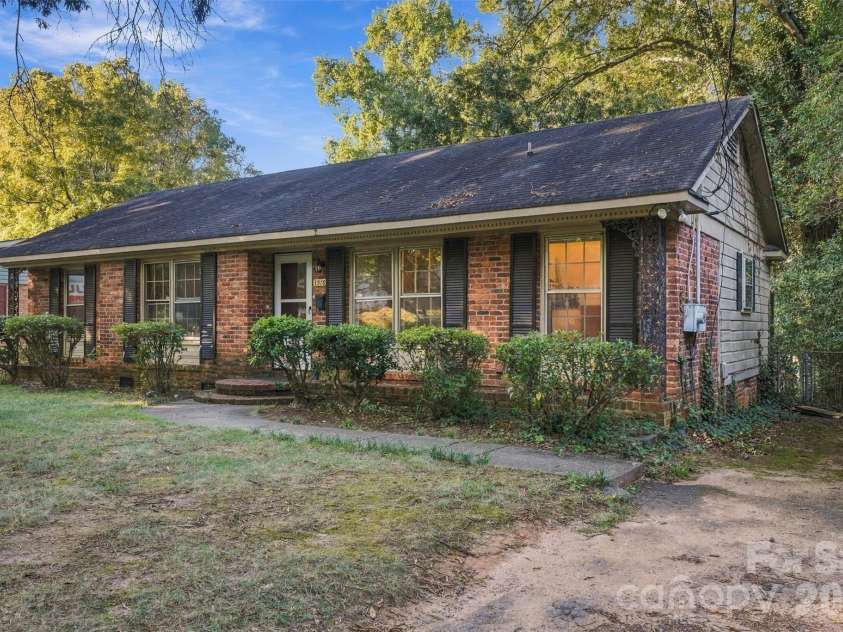 1518 Keeling Place, Charlotte, NC 28210.  MLS# CAR4422796, YatesRealty ID 50734. 