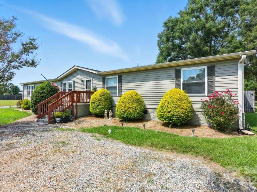 1001 Olde Creek Trail, Concord, NC 28025.  MLS# CAR4311037, YatesRealty ID 50739. Beautiful Home on Corner Lot