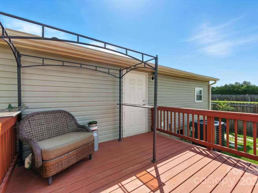 1001 Olde Creek Trail, Concord, NC 28025.  MLS# CAR4311037, YatesRealty ID 50739. Decl Overlooking Fenced in Yard