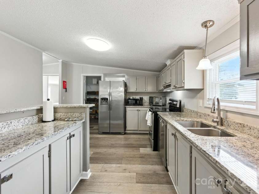 1001 Olde Creek Trail, Concord, NC 28025.  MLS# CAR4311037, YatesRealty ID 50739. Granite counters with Stainless Appliances