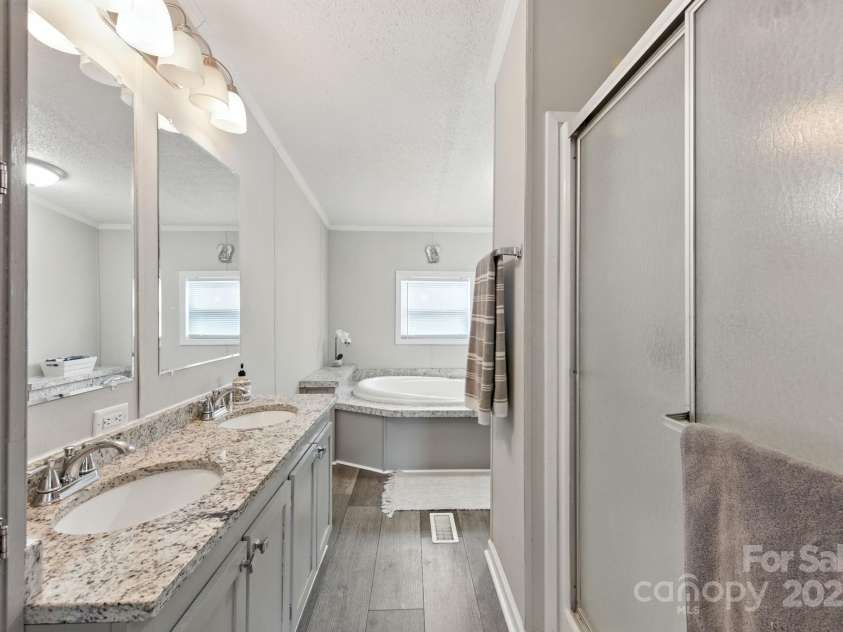 1001 Olde Creek Trail, Concord, NC 28025.  MLS# CAR4311037, YatesRealty ID 50739. Large Soaking Tub in Primary Bath