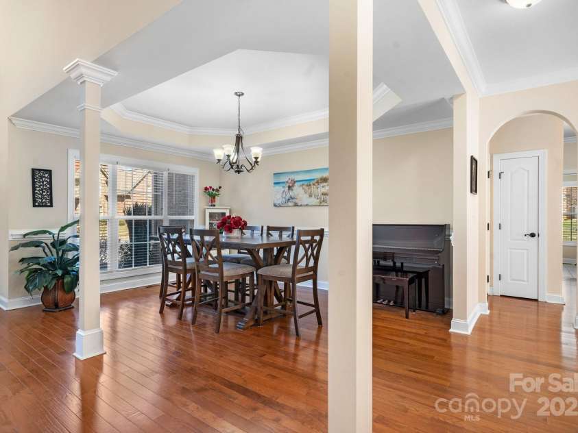 3815 10th Street, Hickory, NC 28601.  MLS# CAR4232385, YatesRealty ID 5074. 