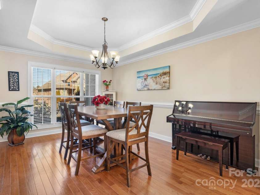 3815 10th Street, Hickory, NC 28601.  MLS# CAR4232385, YatesRealty ID 5074. 