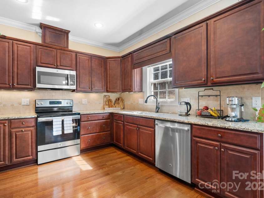 3815 10th Street, Hickory, NC 28601.  MLS# CAR4232385, YatesRealty ID 5074. 