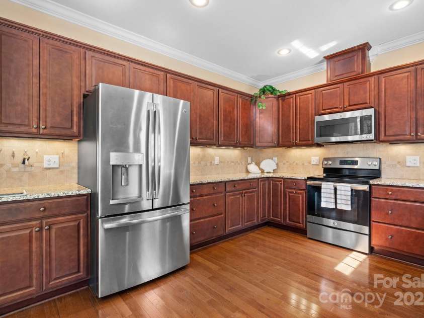 3815 10th Street, Hickory, NC 28601.  MLS# CAR4232385, YatesRealty ID 5074. 