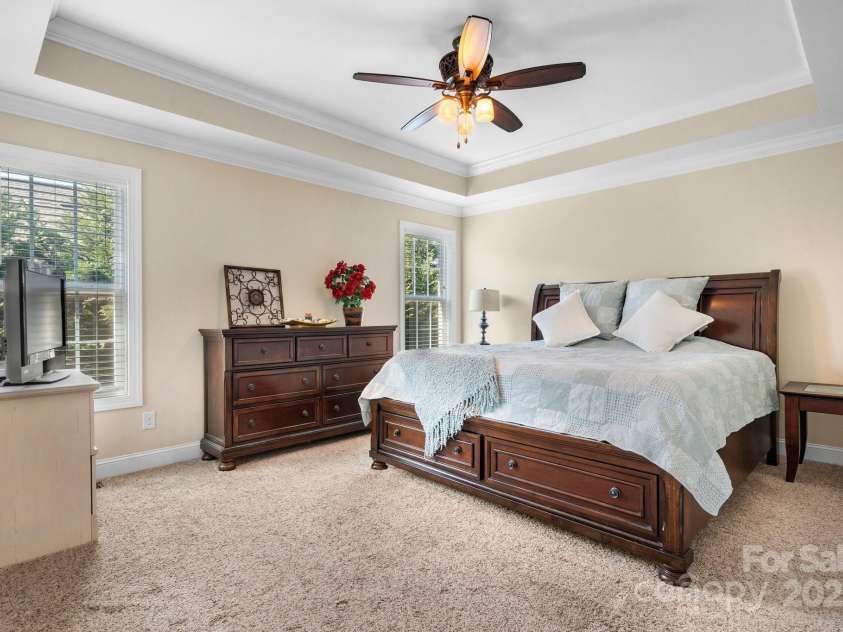 3815 10th Street, Hickory, NC 28601.  MLS# CAR4232385, YatesRealty ID 5074. 