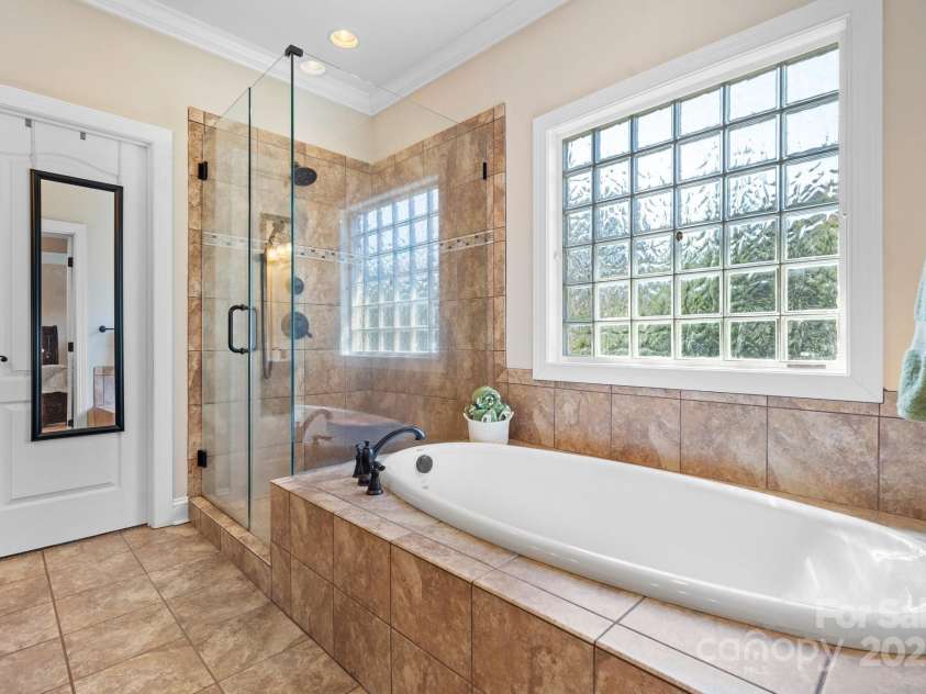 3815 10th Street, Hickory, NC 28601.  MLS# CAR4232385, YatesRealty ID 5074. 