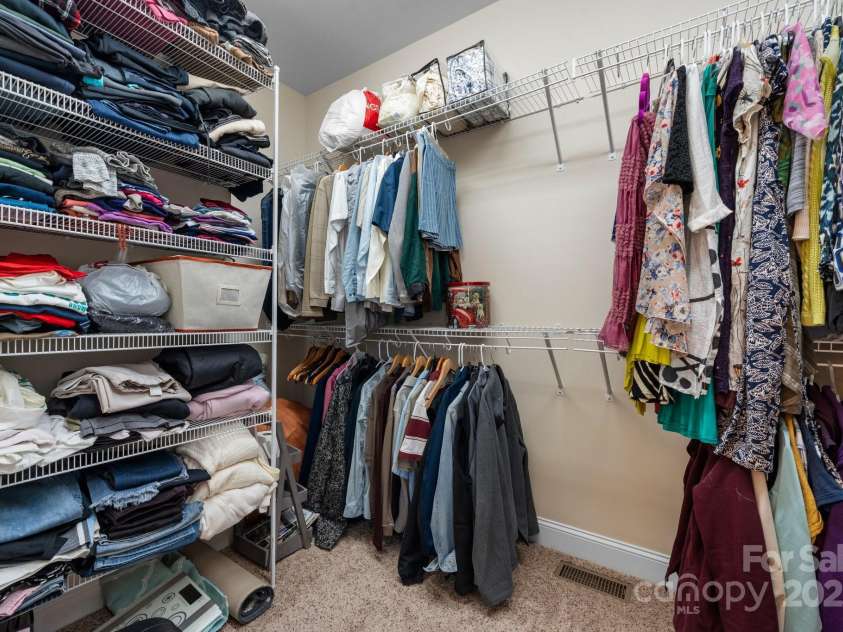 3815 10th Street, Hickory, NC 28601.  MLS# CAR4232385, YatesRealty ID 5074. 