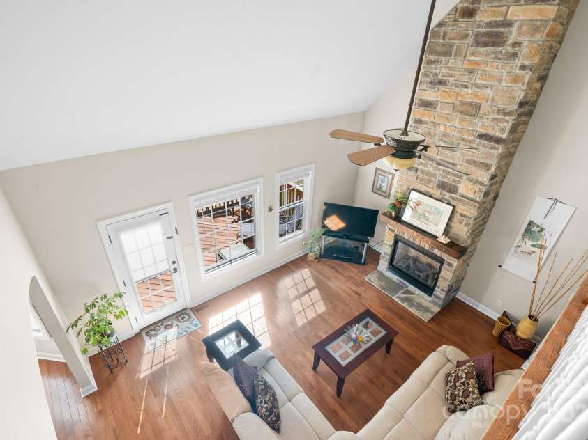 3815 10th Street, Hickory, NC 28601.  MLS# CAR4232385, YatesRealty ID 5074. 