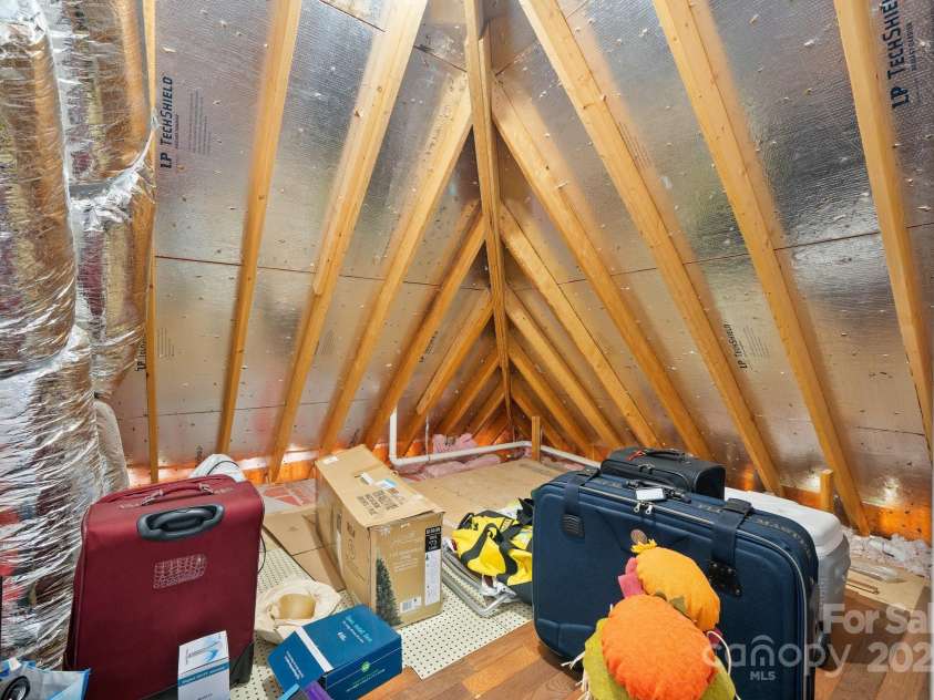 3815 10th Street, Hickory, NC 28601.  MLS# CAR4232385, YatesRealty ID 5074. 