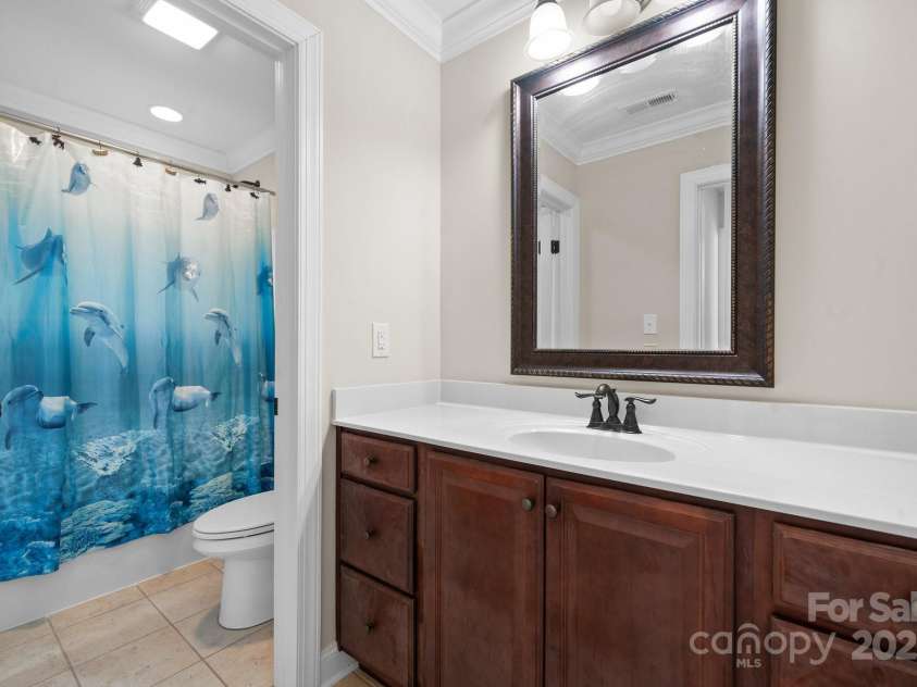 3815 10th Street, Hickory, NC 28601.  MLS# CAR4232385, YatesRealty ID 5074. 