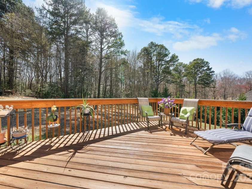 3815 10th Street, Hickory, NC 28601.  MLS# CAR4232385, YatesRealty ID 5074. 