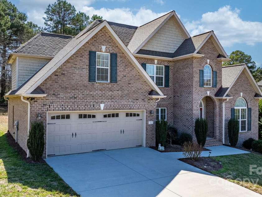 3815 10th Street, Hickory, NC 28601.  MLS# CAR4232385, YatesRealty ID 5074. 