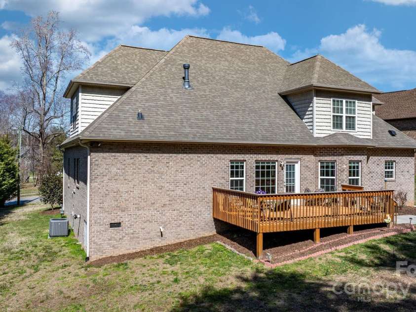 3815 10th Street, Hickory, NC 28601.  MLS# CAR4232385, YatesRealty ID 5074. 