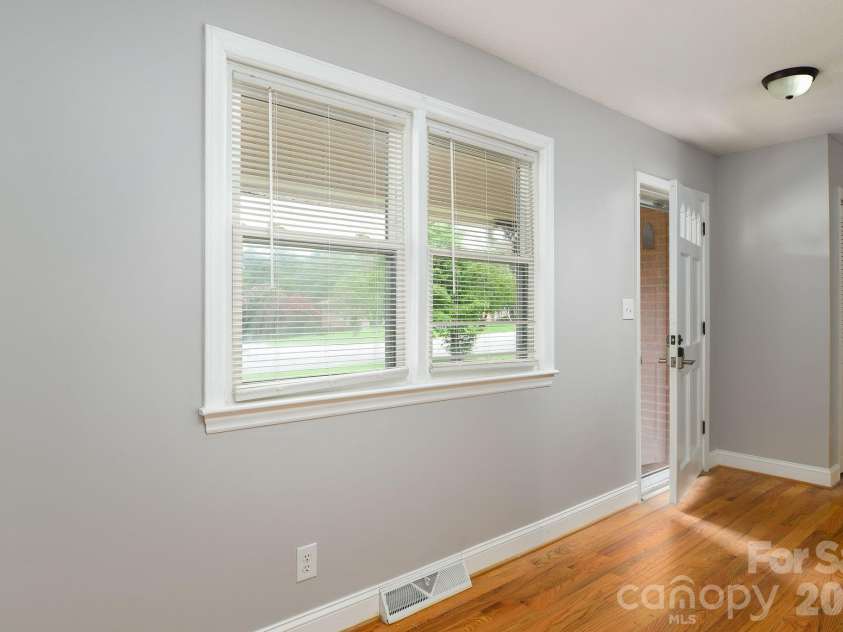 112 Delta Street, Lexington, NC 27295.  MLS# CAR4424343, YatesRealty ID 50740. 