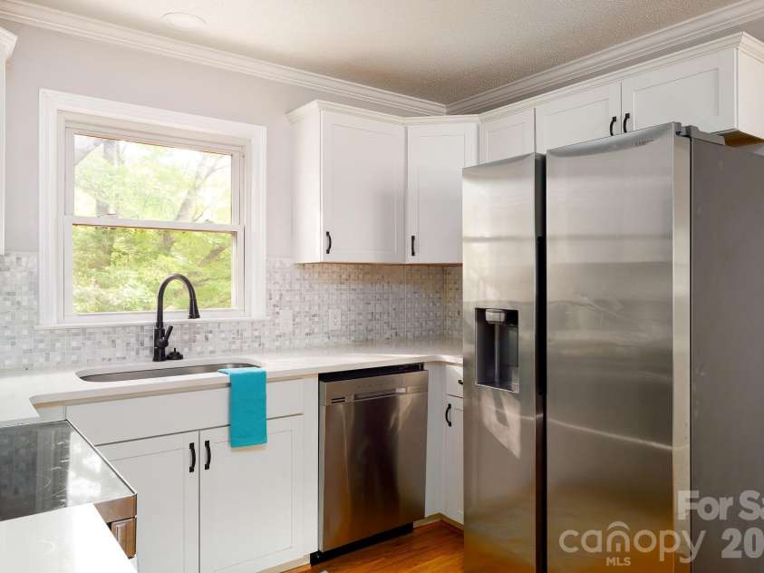 112 Delta Street, Lexington, NC 27295.  MLS# CAR4424343, YatesRealty ID 50740. 