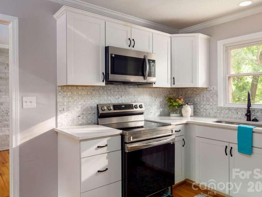 112 Delta Street, Lexington, NC 27295.  MLS# CAR4424343, YatesRealty ID 50740. 