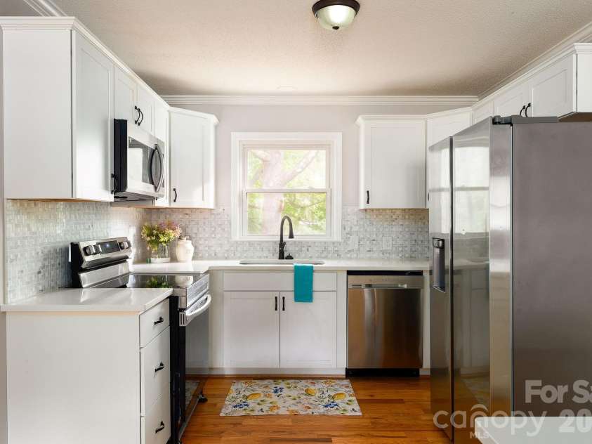 112 Delta Street, Lexington, NC 27295.  MLS# CAR4424343, YatesRealty ID 50740. 