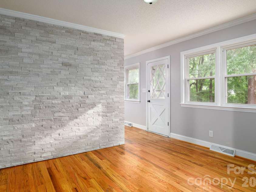 112 Delta Street, Lexington, NC 27295.  MLS# CAR4424343, YatesRealty ID 50740. 