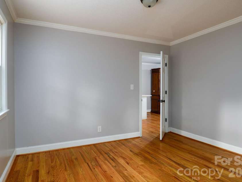 112 Delta Street, Lexington, NC 27295.  MLS# CAR4424343, YatesRealty ID 50740. 
