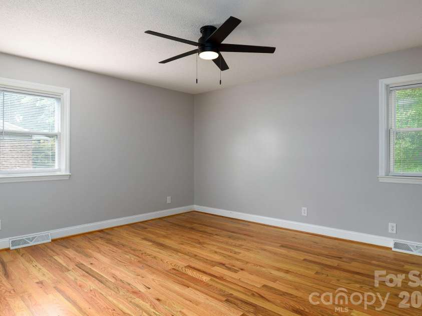 112 Delta Street, Lexington, NC 27295.  MLS# CAR4424343, YatesRealty ID 50740. 