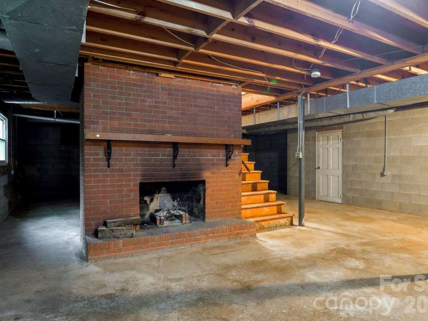 112 Delta Street, Lexington, NC 27295.  MLS# CAR4424343, YatesRealty ID 50740. 