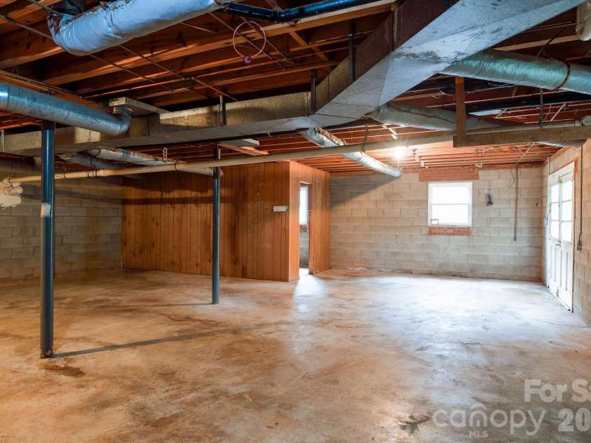 112 Delta Street, Lexington, NC 27295.  MLS# CAR4424343, YatesRealty ID 50740. 