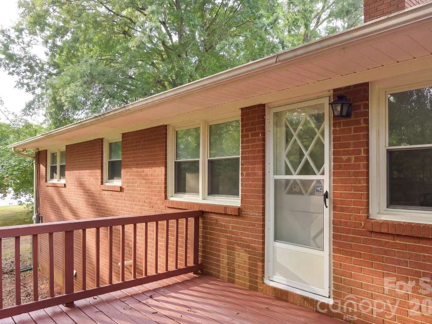 112 Delta Street, Lexington, NC 27295.  MLS# CAR4424343, YatesRealty ID 50740. 